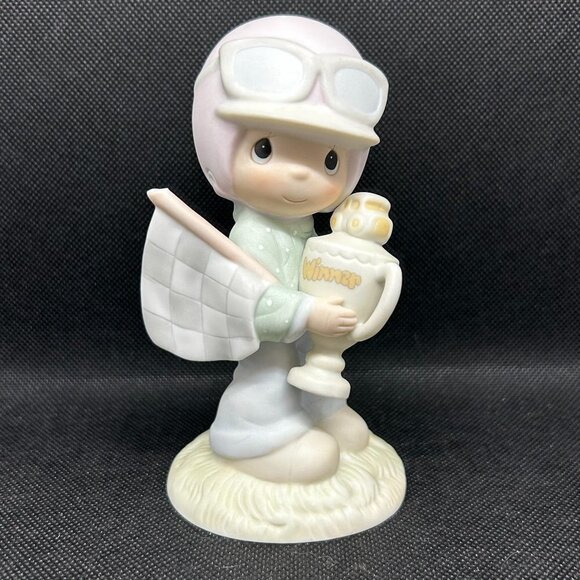 Precious Moments 1984 Members Only "Trust in the Lord to the finish" figurine - Picture 1 of 3